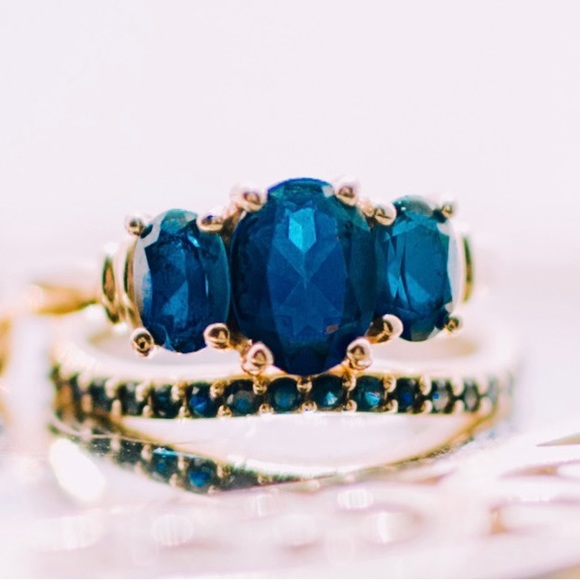 Unique Sapphire and Gold Wedding Set - Picture 1 of 4